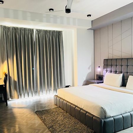 Bedchambers Serviced Apartments, Mg Road Гургаон Экстерьер фото