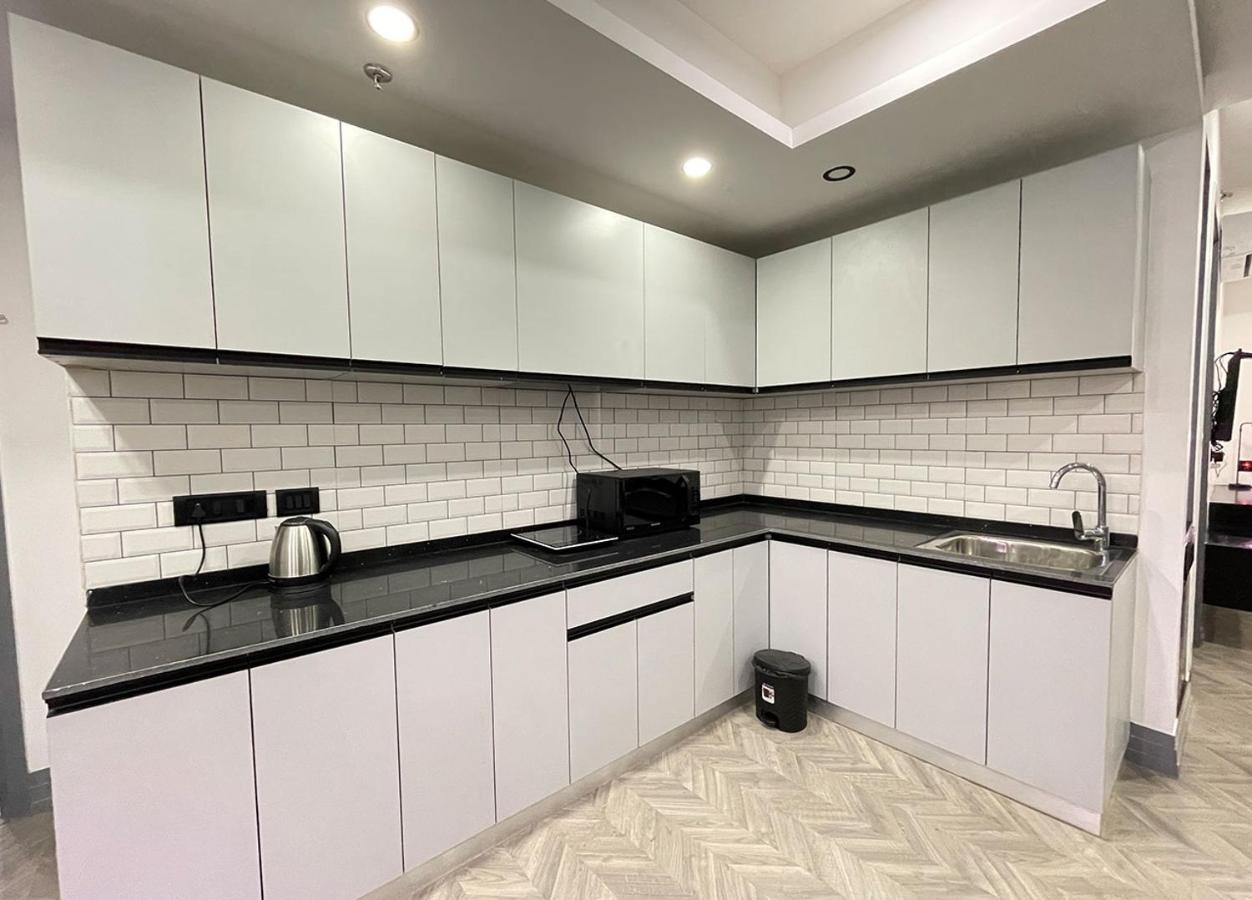 Bedchambers Serviced Apartments, Mg Road Гургаон Экстерьер фото