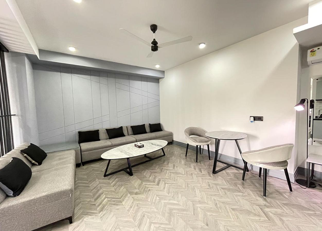 Bedchambers Serviced Apartments, Mg Road Гургаон Экстерьер фото
