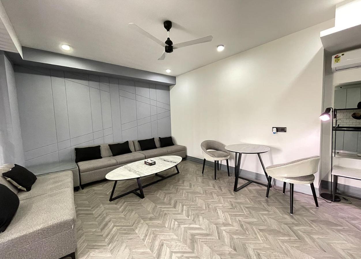 Bedchambers Serviced Apartments, Mg Road Гургаон Экстерьер фото