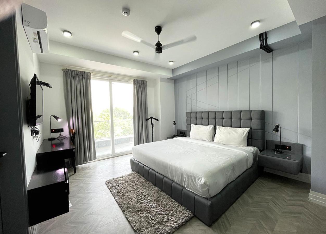 Bedchambers Serviced Apartments, Mg Road Гургаон Экстерьер фото