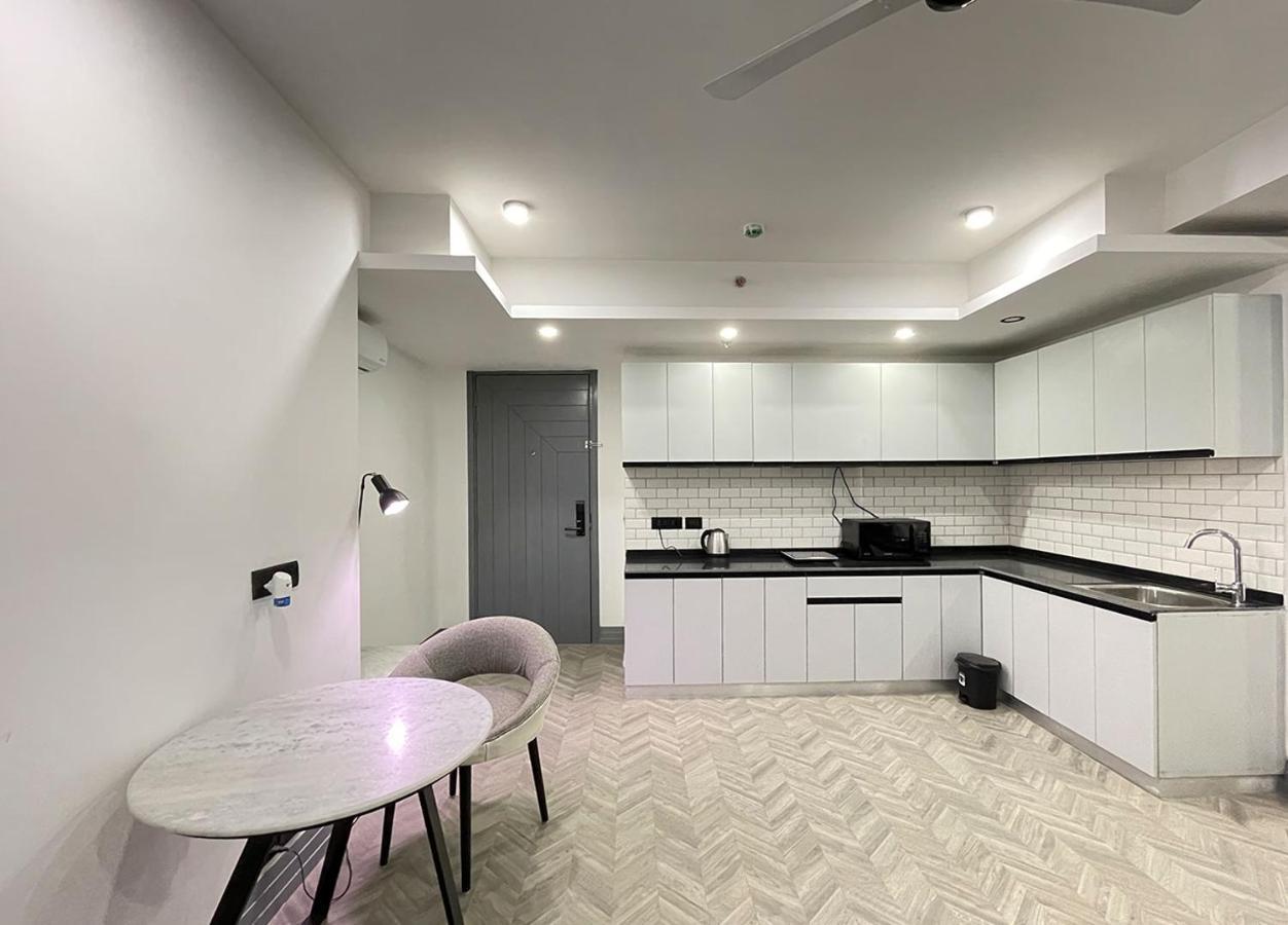 Bedchambers Serviced Apartments, Mg Road Гургаон Экстерьер фото