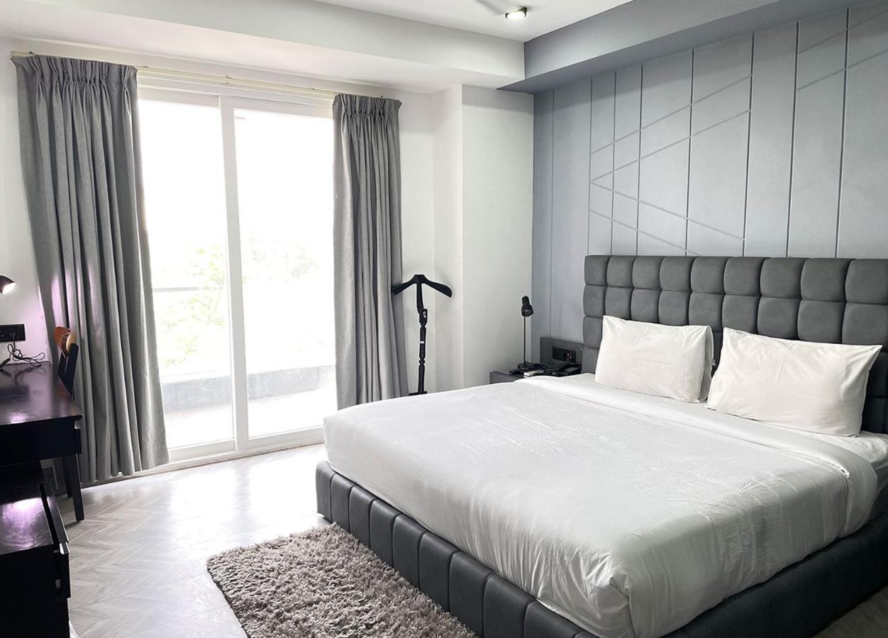 Bedchambers Serviced Apartments, Mg Road Гургаон Экстерьер фото