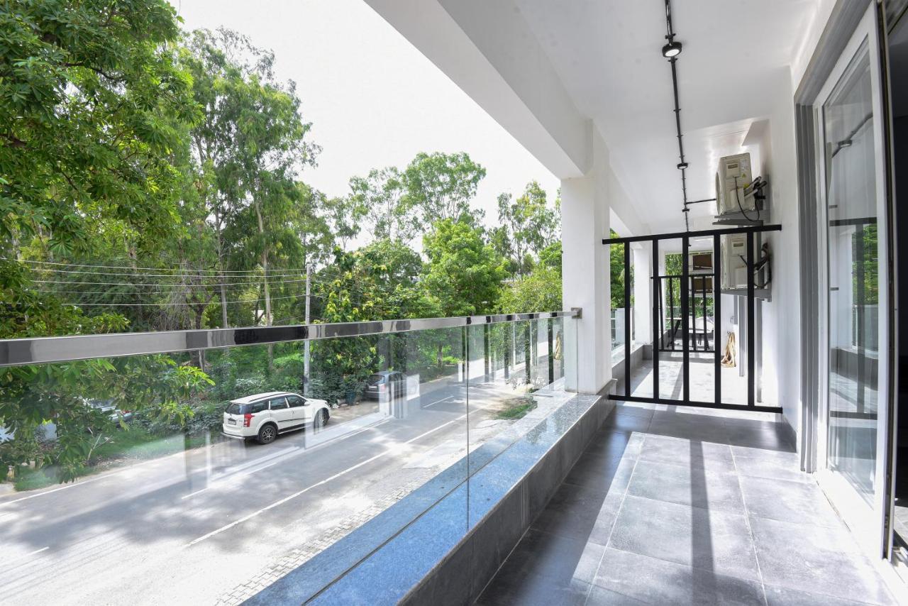 Bedchambers Serviced Apartments, Mg Road Гургаон Экстерьер фото
