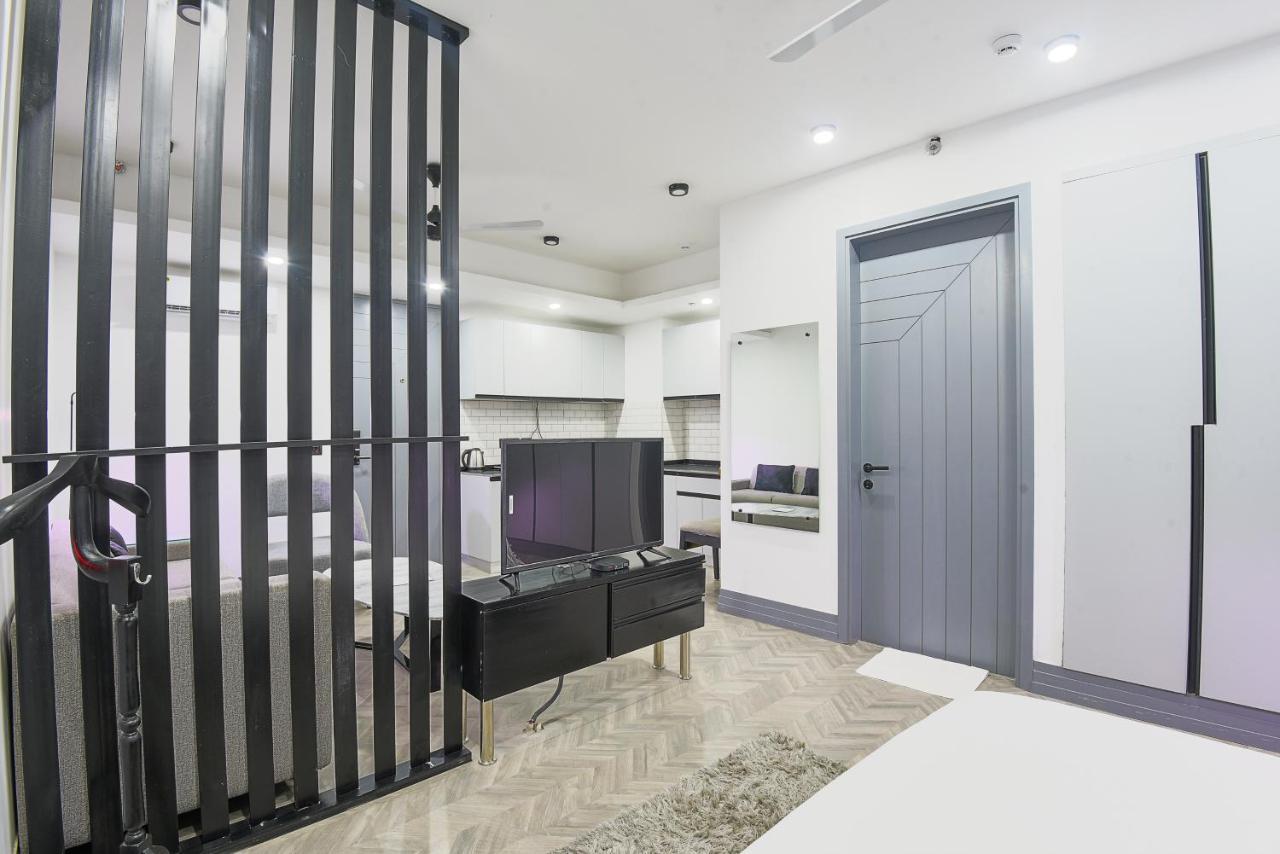Bedchambers Serviced Apartments, Mg Road Гургаон Экстерьер фото