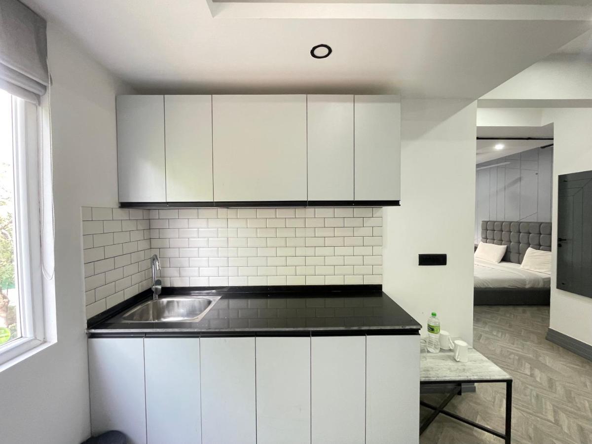 Bedchambers Serviced Apartments, Mg Road Гургаон Экстерьер фото