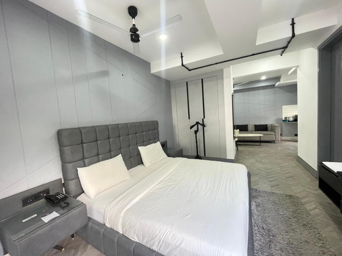 Bedchambers Serviced Apartments, Mg Road Гургаон Экстерьер фото