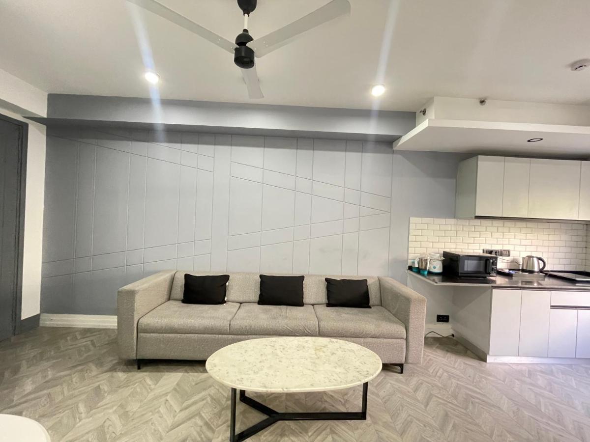 Bedchambers Serviced Apartments, Mg Road Гургаон Экстерьер фото