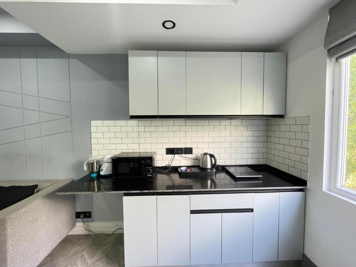 Bedchambers Serviced Apartments, Mg Road Гургаон Экстерьер фото