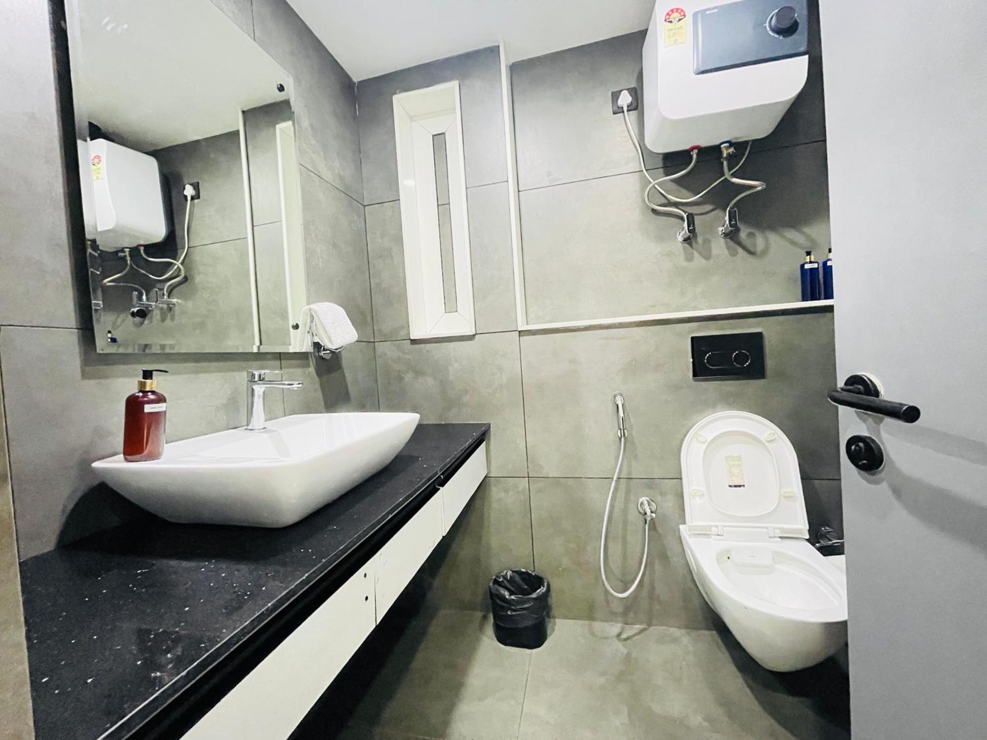 Bedchambers Serviced Apartments, Mg Road Гургаон Экстерьер фото