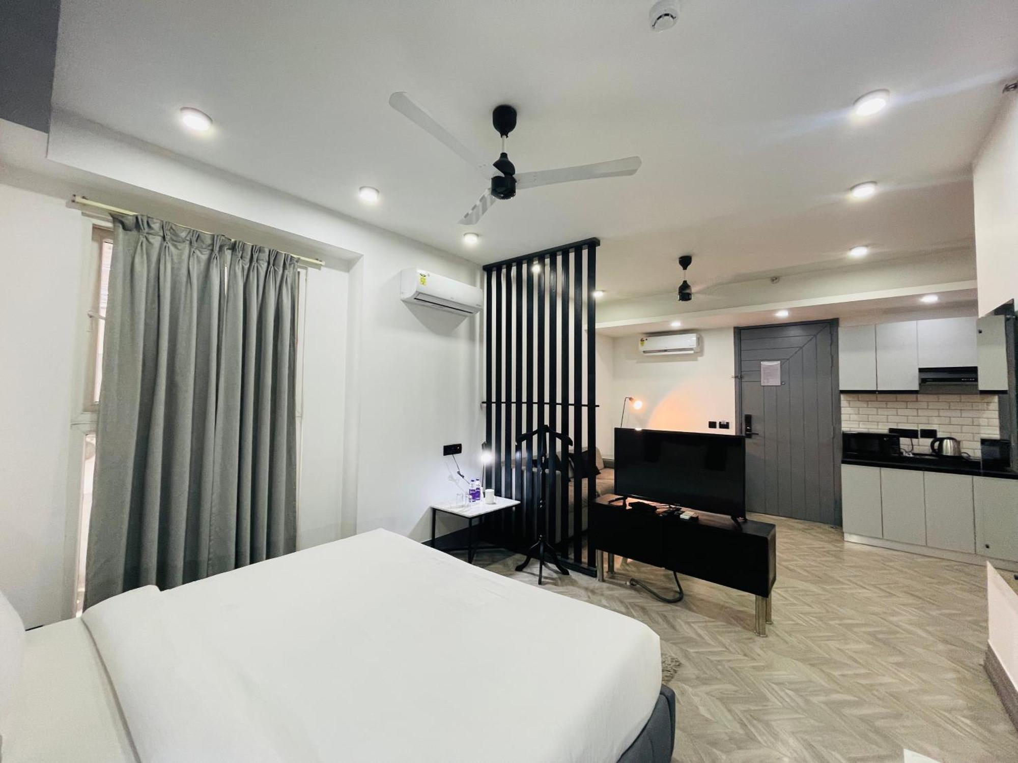 Bedchambers Serviced Apartments, Mg Road Гургаон Экстерьер фото