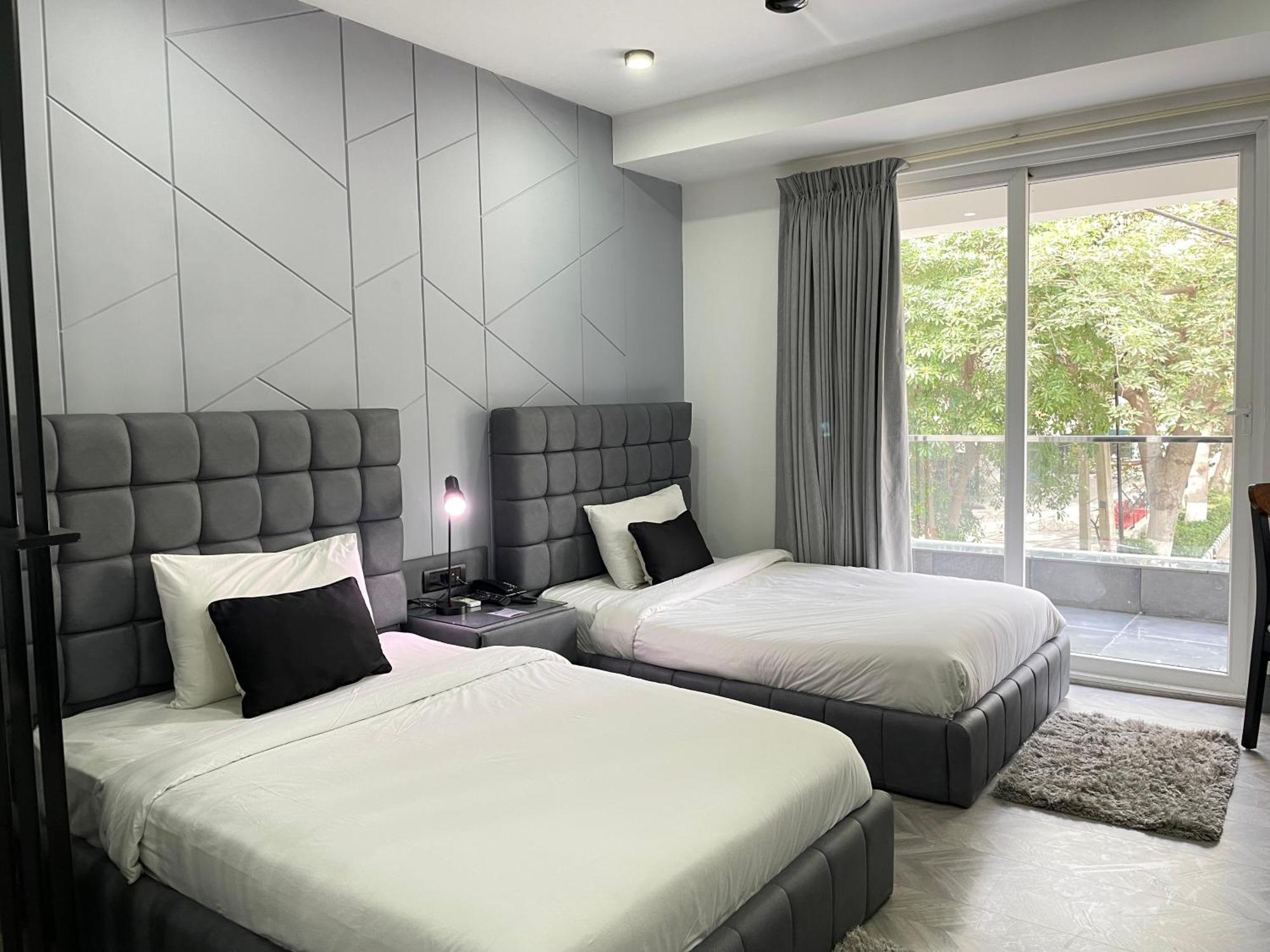 Bedchambers Serviced Apartments, Mg Road Гургаон Экстерьер фото