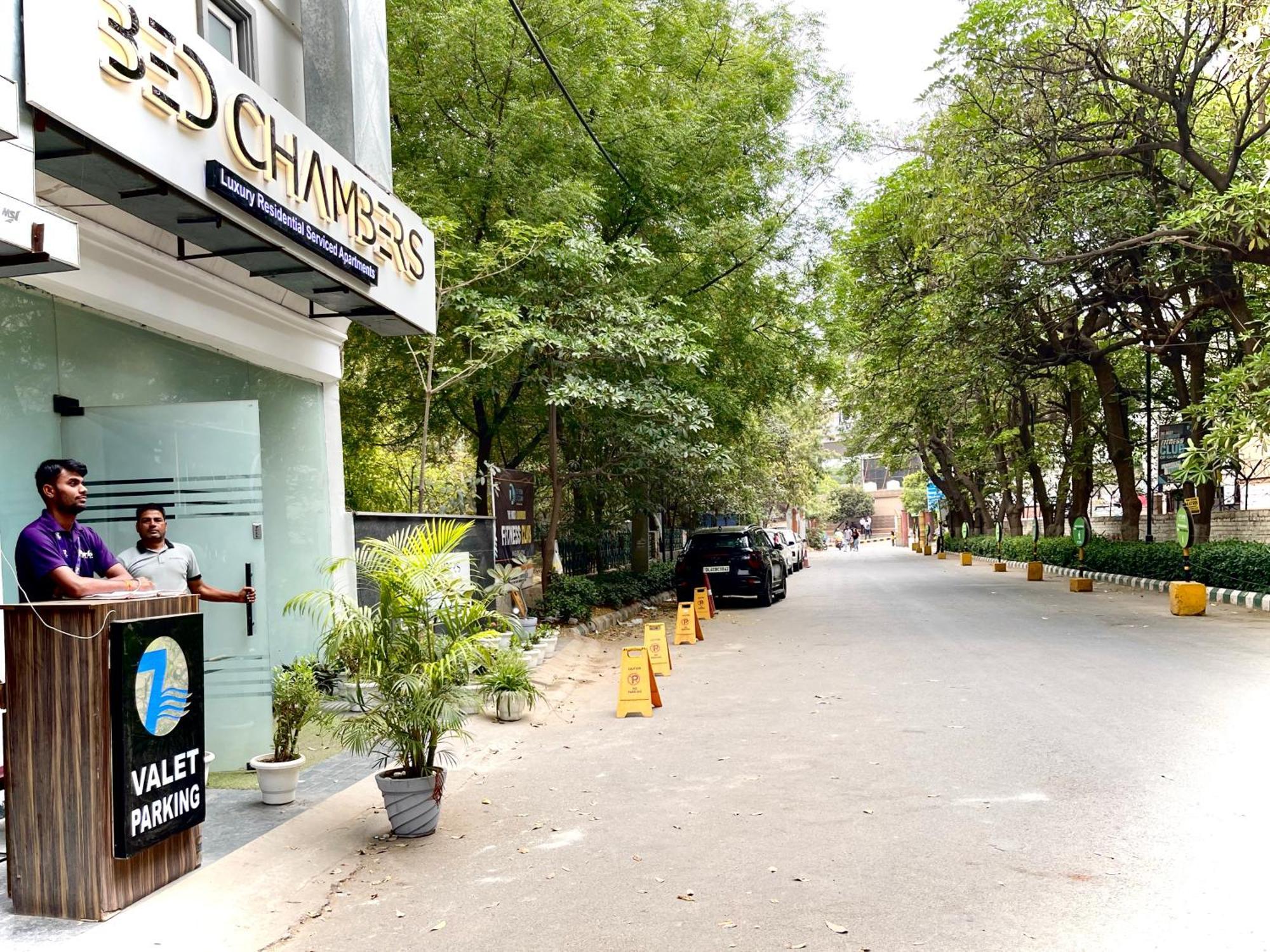 Bedchambers Serviced Apartments, Mg Road Гургаон Экстерьер фото